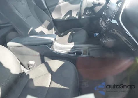 2021 Toyota Prius Le z USA, uszkodzony, nr VIN JTDKAMFU4M3146400